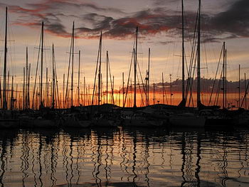 yachts-in-port-moselle marina